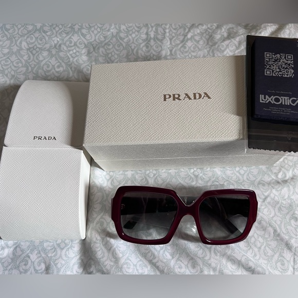 Prada Sunglasses, OPR 21XS NWT - Picture 3 of 10